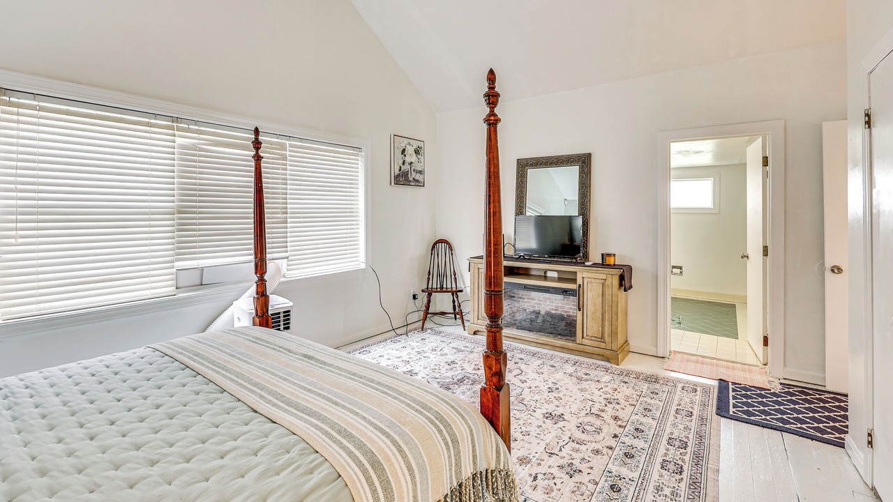 Photo of Bedroom in Lake Village