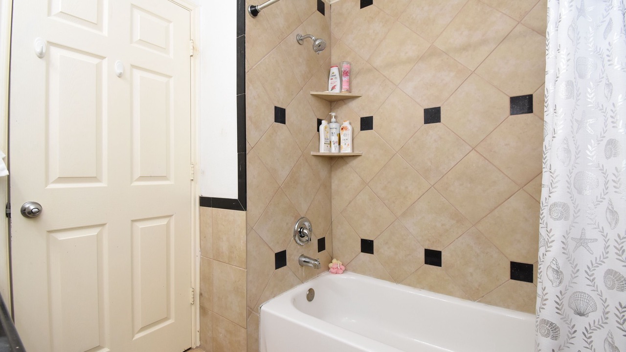 Photo of Bathroom in Clodine