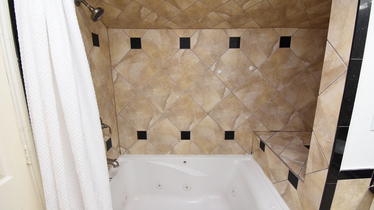 Photo of Bathroom in Clodine