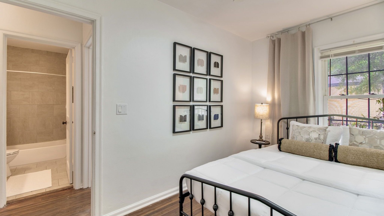 Photo of Bedroom in Navy Point
