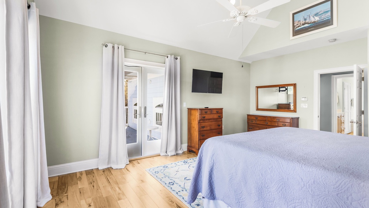Photo of Bedroom in Long Beach