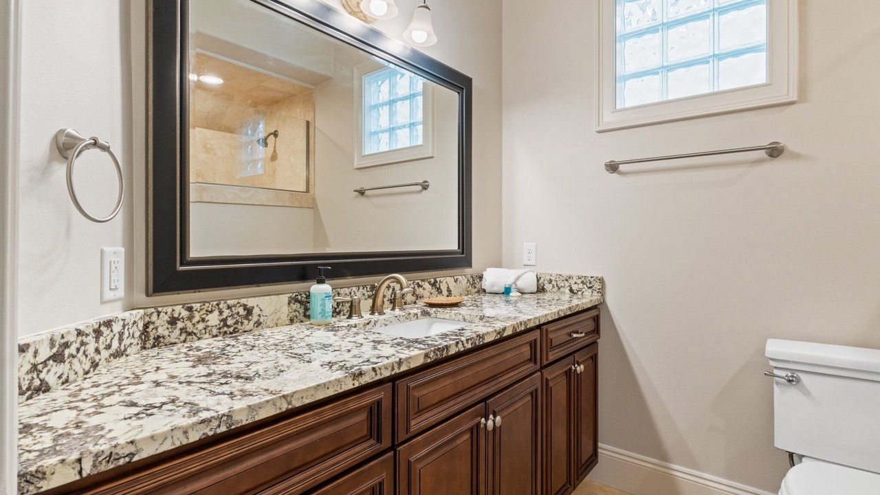 Photo of Bathroom in Villa Lago