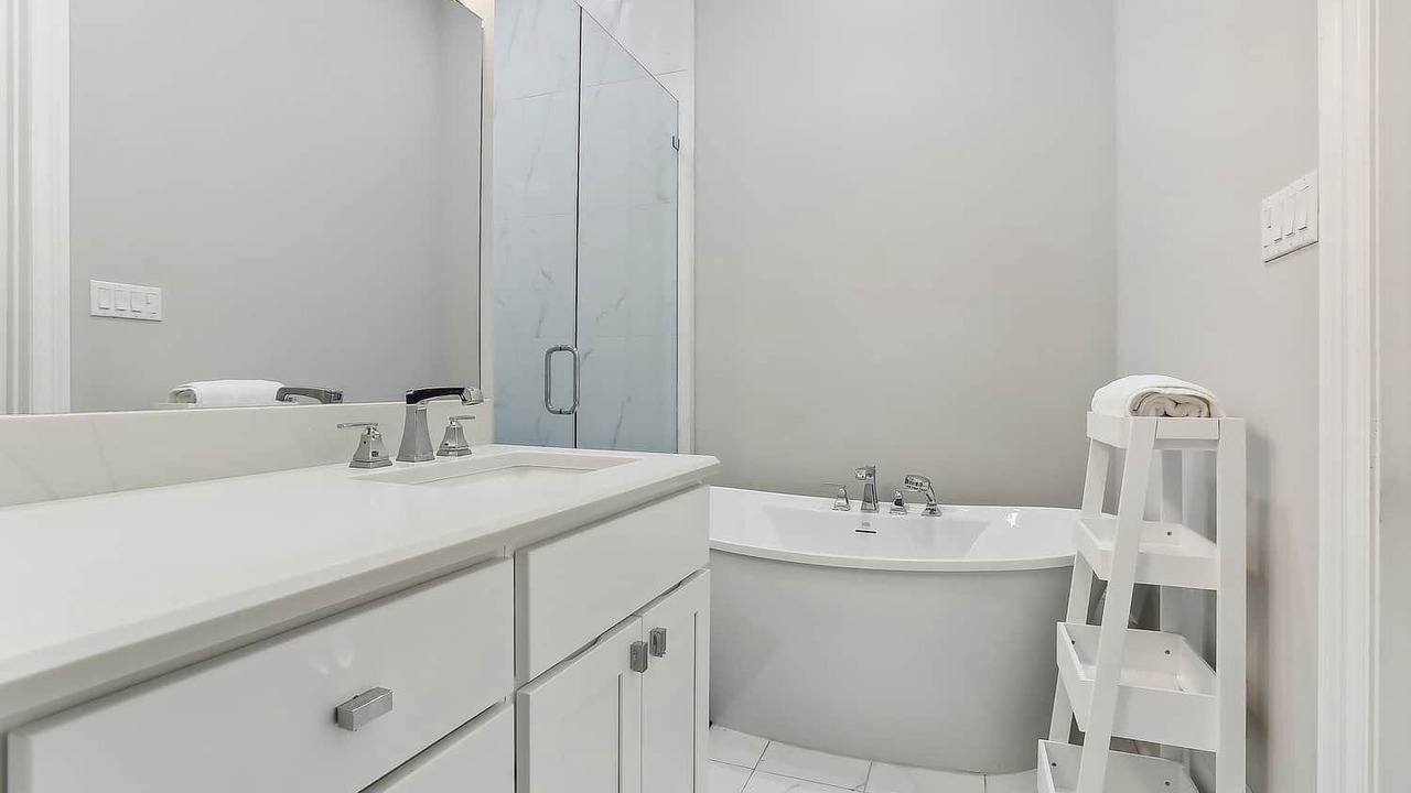 Photo of Bathroom in Algiers Point