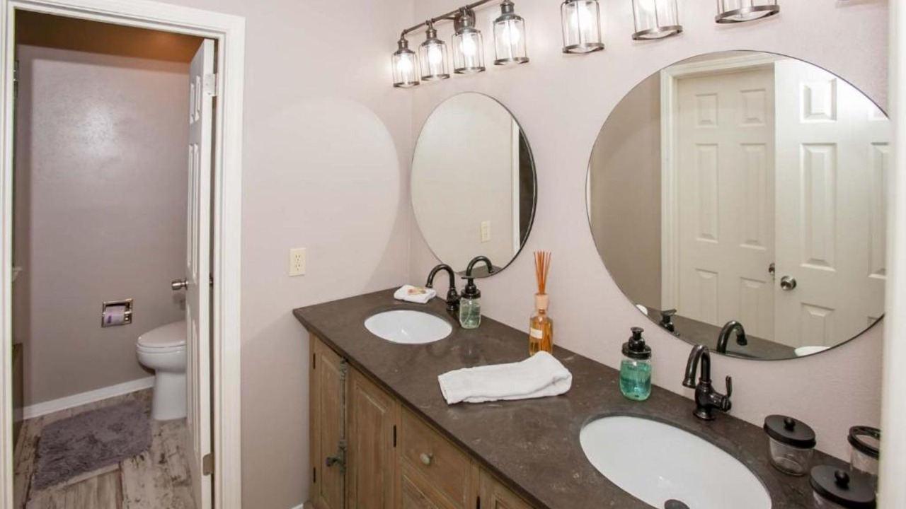 Photo of Bathroom in Lillian