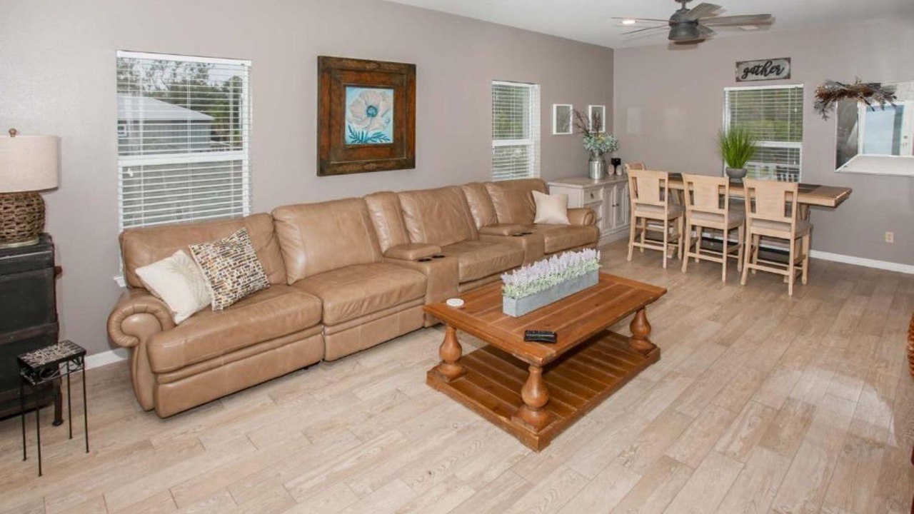 Photo of Livingroom in Lillian