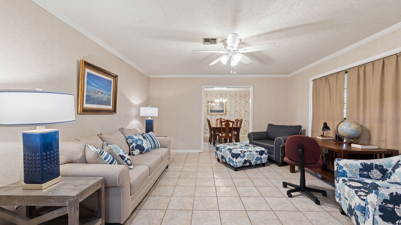 Photo of Livingroom in Broussard