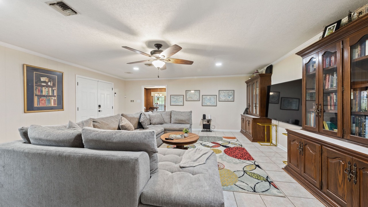 Photo of Livingroom in Broussard