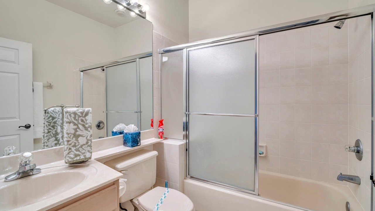 Photo of Bathroom in Tropical Cove