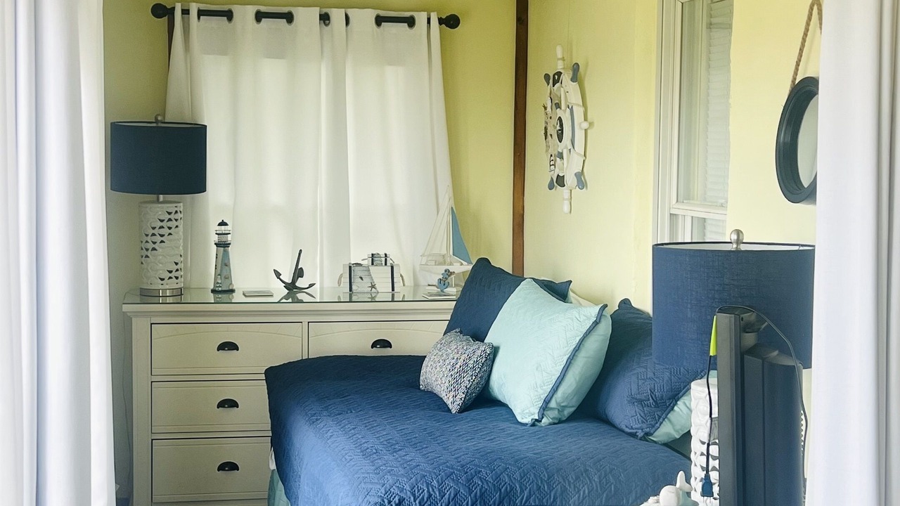 Photo of Bedroom in Eastpoint