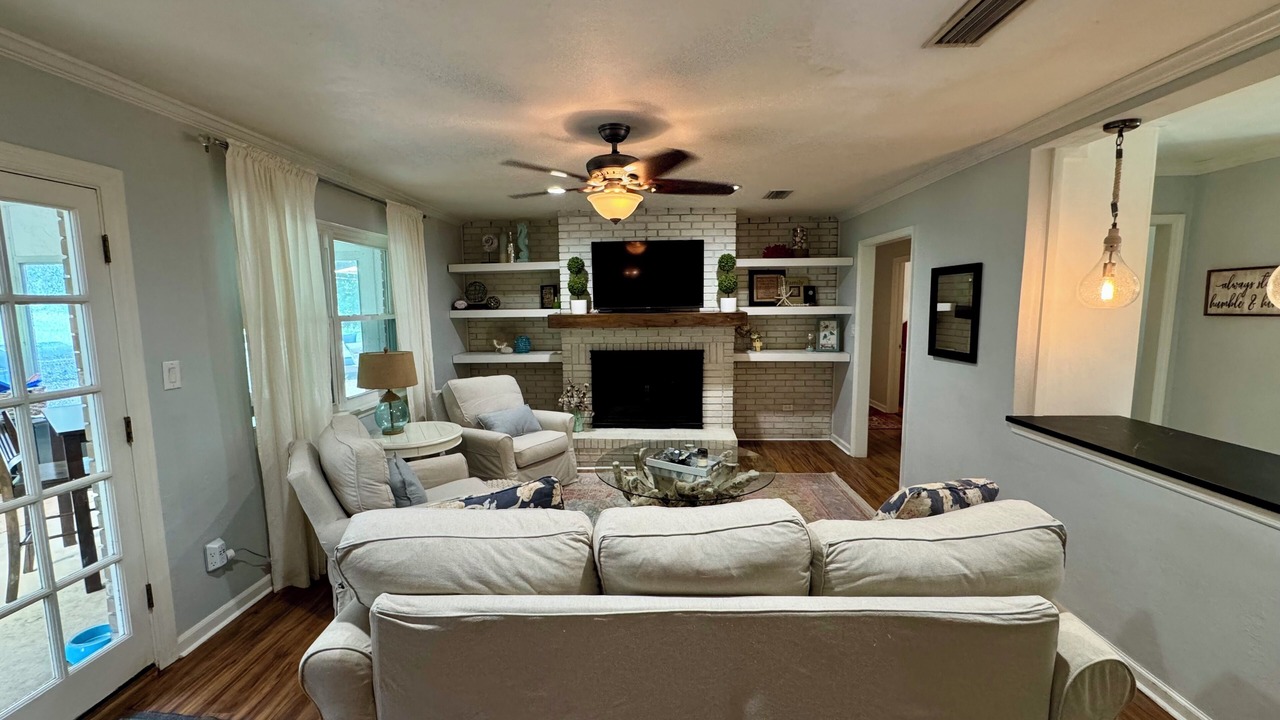 Photo of Livingroom in Tallahassee