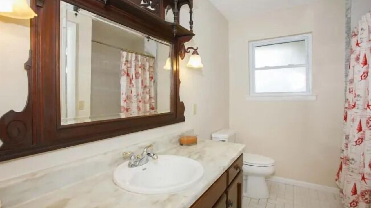 Photo of Bathroom in Lillian