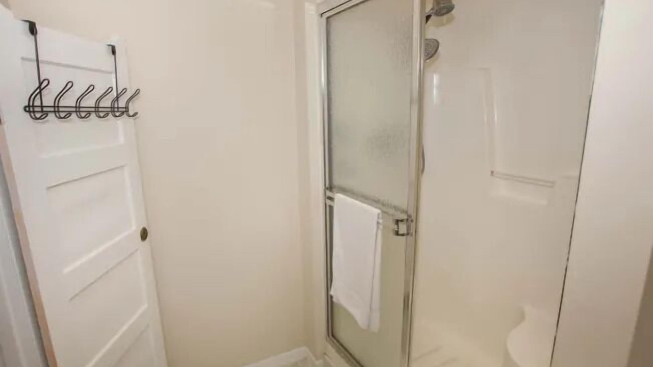 Photo of Bathroom in Lillian