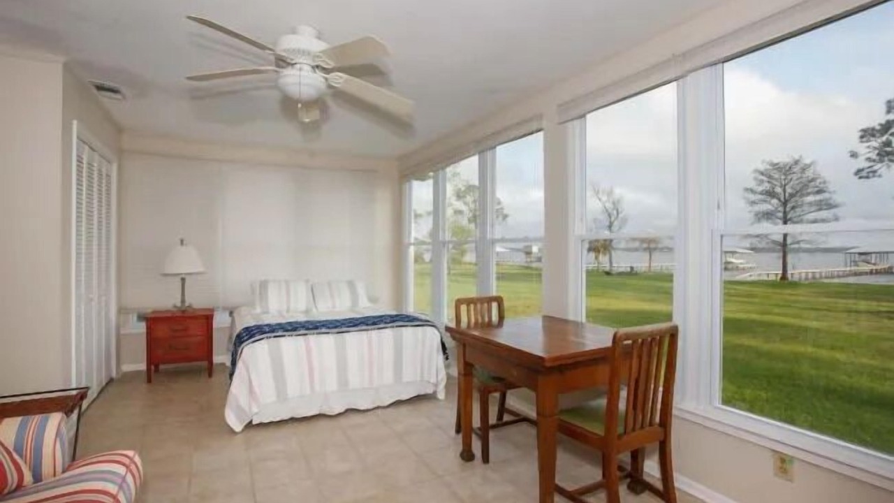Photo of Bedroom in Lillian