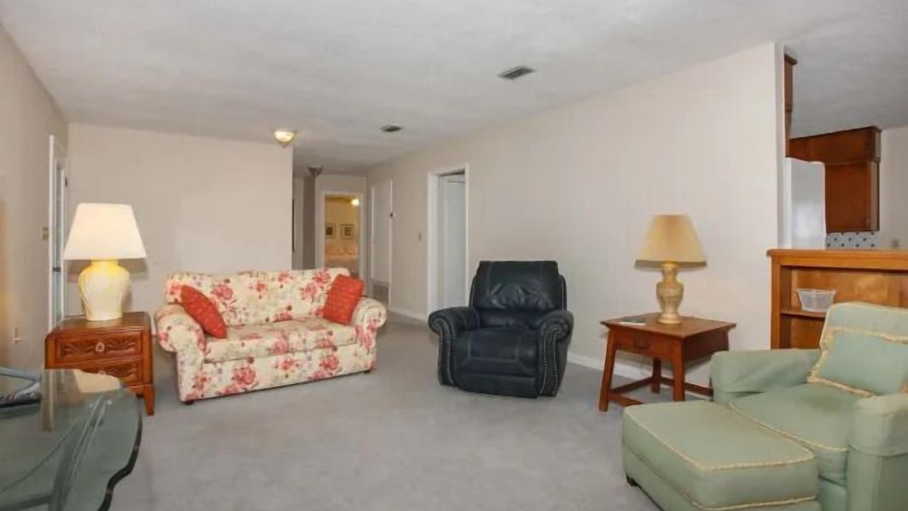 Photo of Livingroom in Lillian