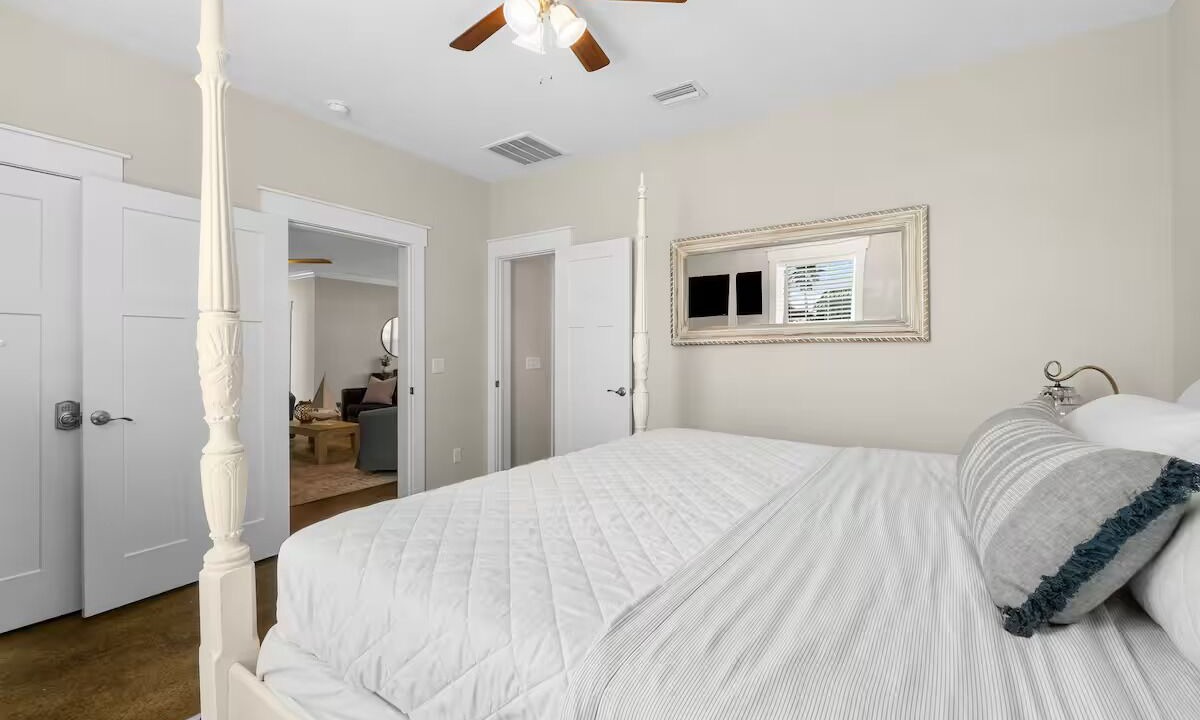 Photo of Bedroom in Holiday Beach