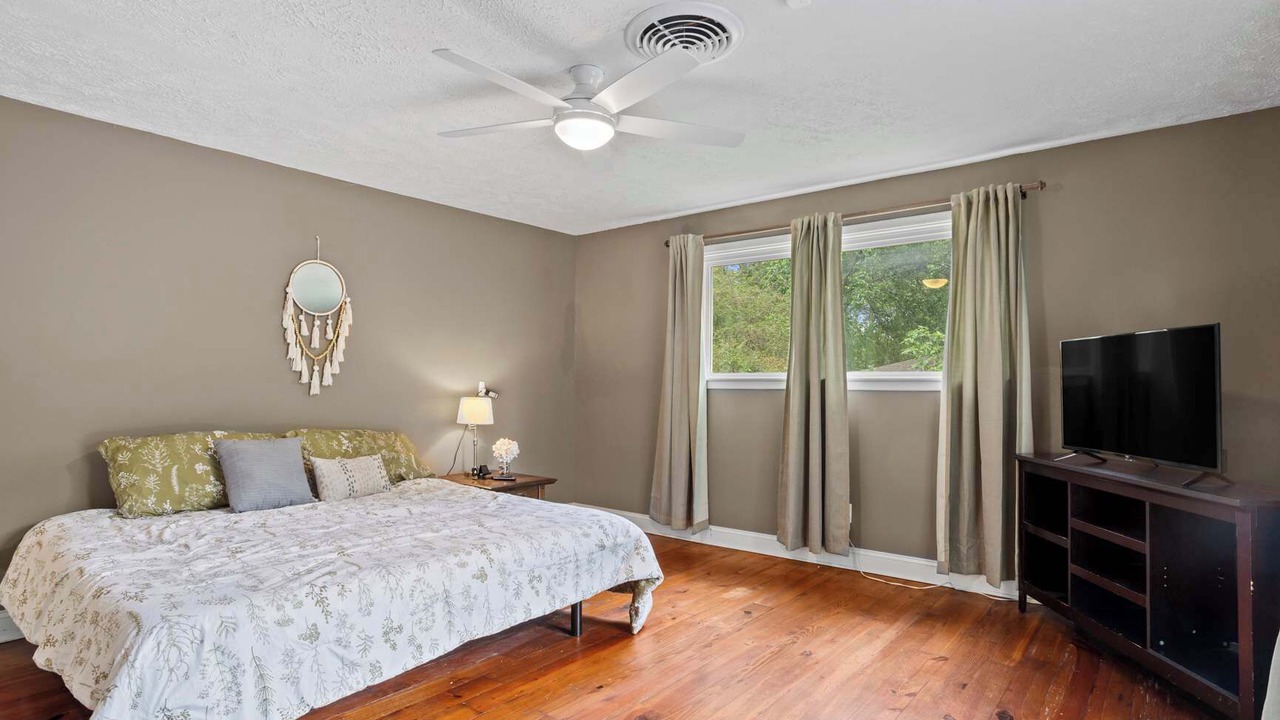 Photo of Bedroom in Tougaloo