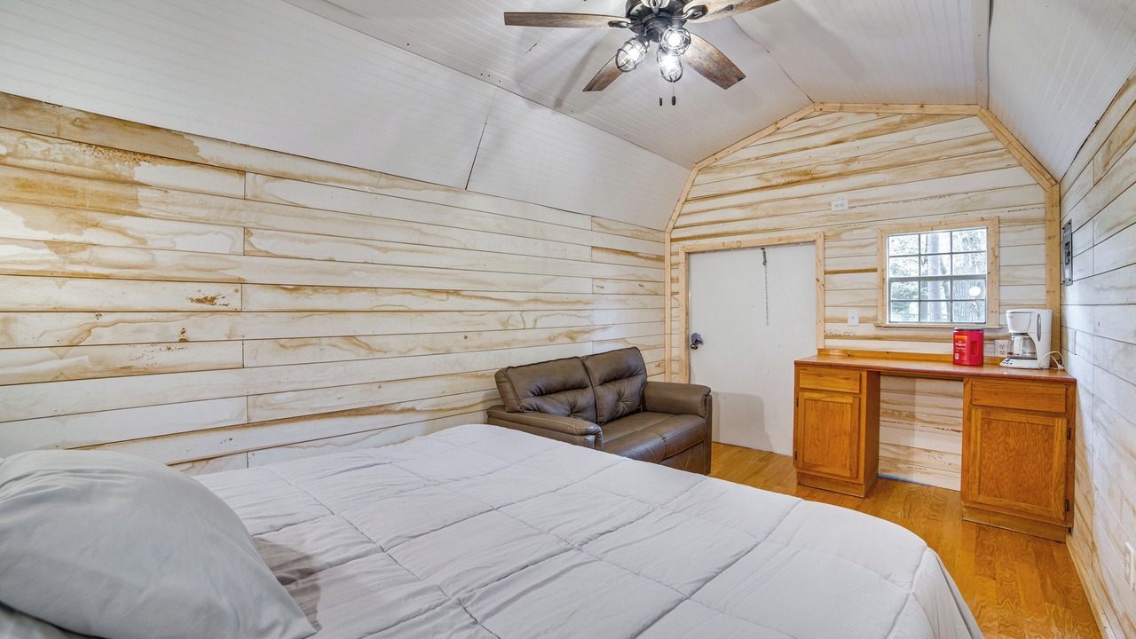 Photo of Bedroom in Ore City