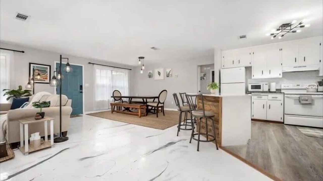 Photo of Livingroom in West Pensacola
