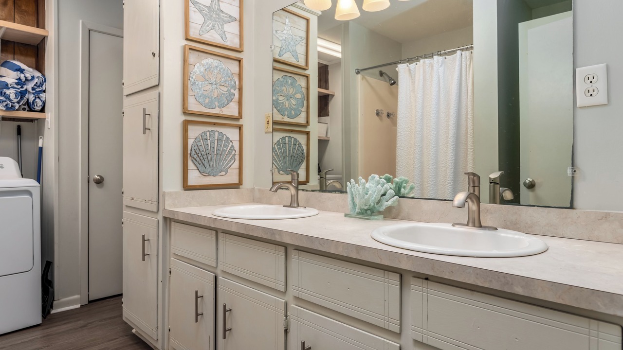 Photo of Bathroom in Royal Lagoons
