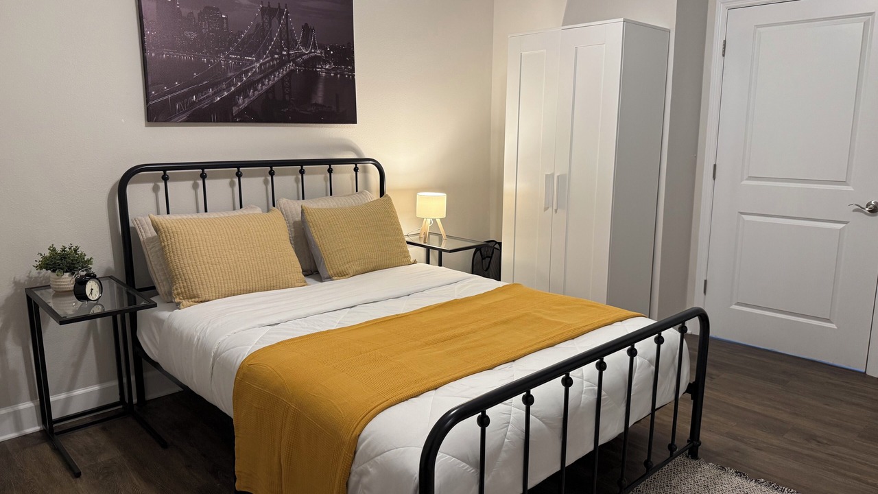 Photo of Bedroom in Historic Downtown