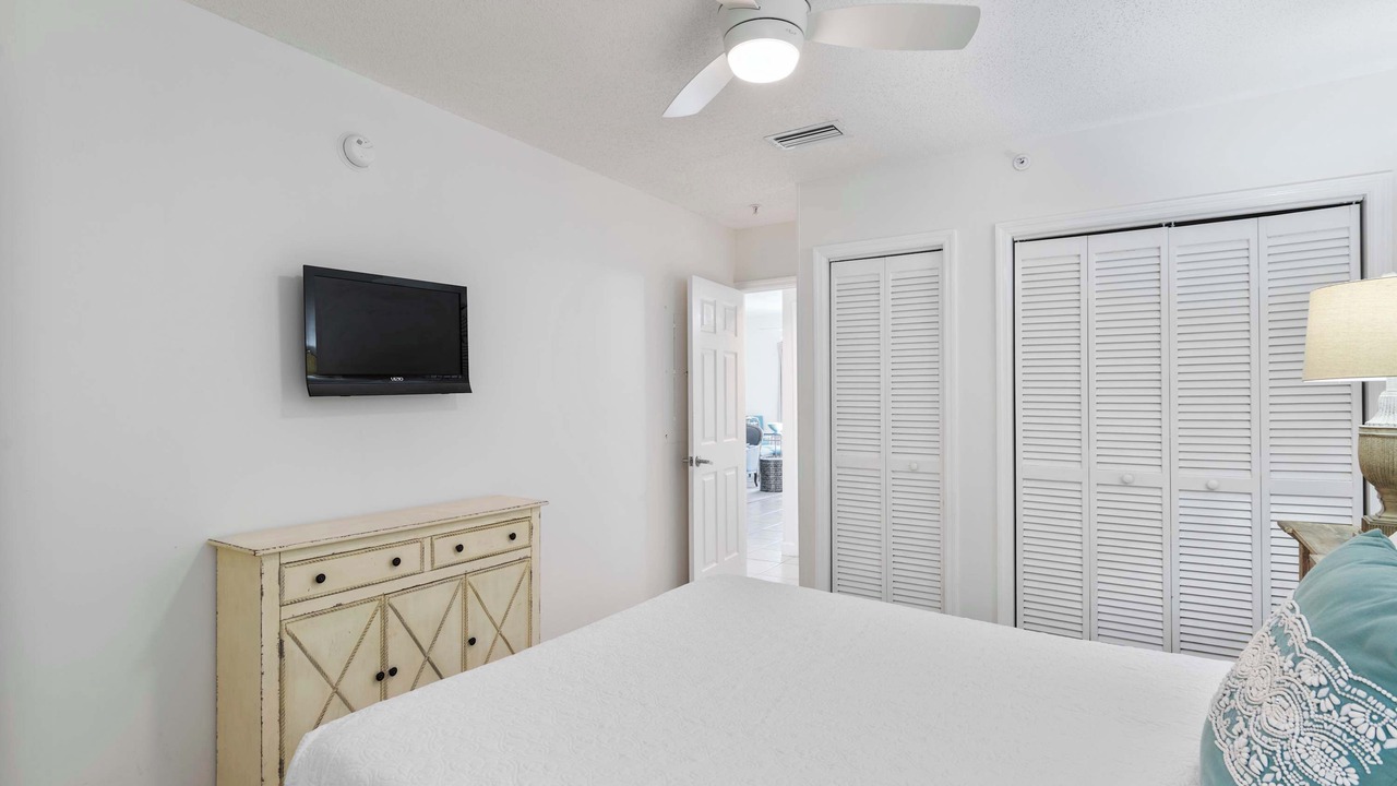 Photo of Bedroom in Crystal Beach