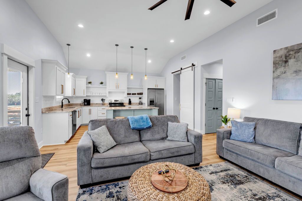 Photo of Livingroom in Shoreline Park
