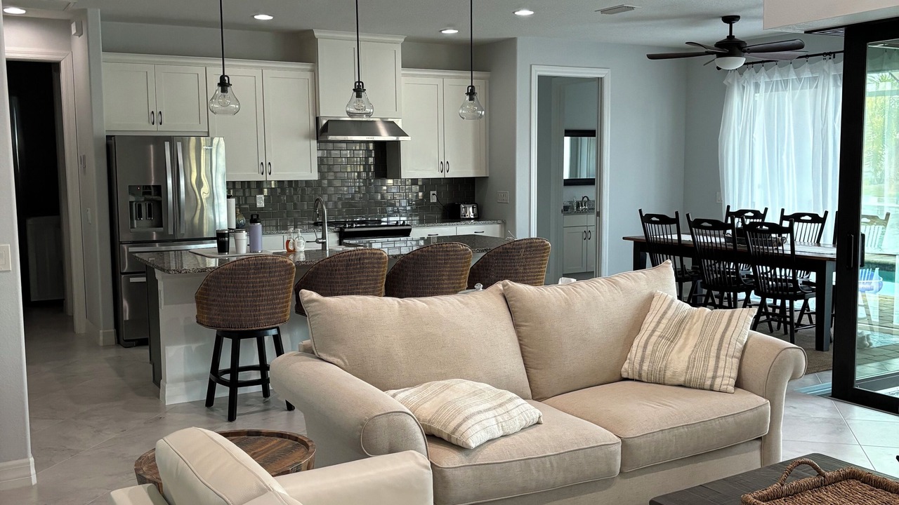Photo of Livingroom in South Gulf Cove