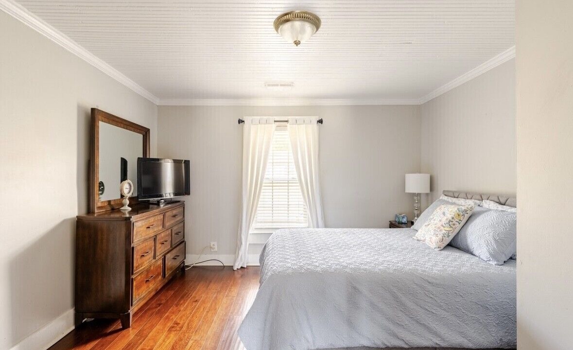 Photo of Bedroom in Talladega
