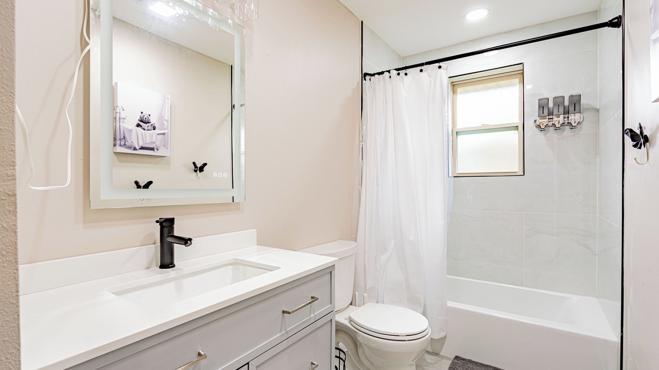 Photo of Bathroom in Kenner - Louis Armstrong International Airport