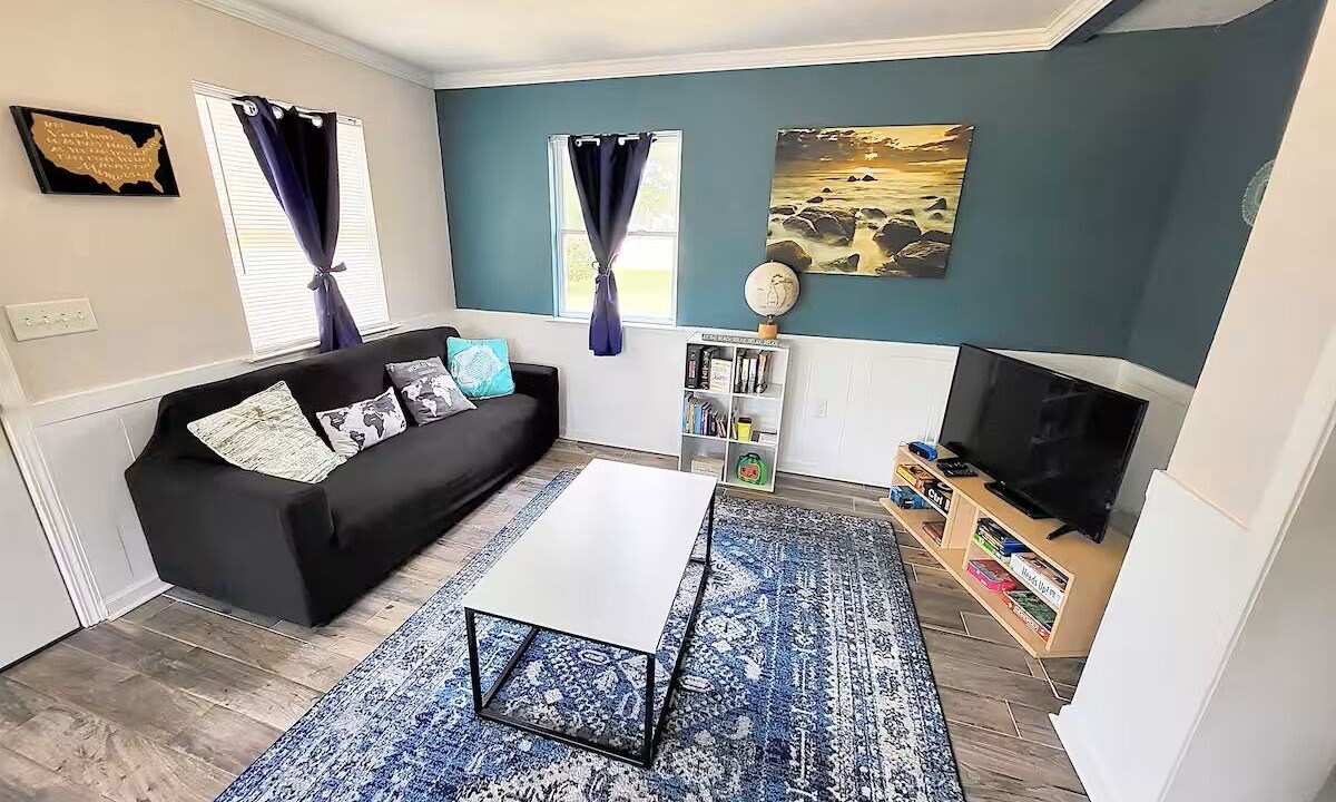 Photo of Livingroom in Navy Point