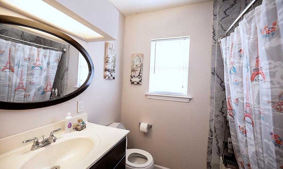 Photo of Bathroom in Navy Point