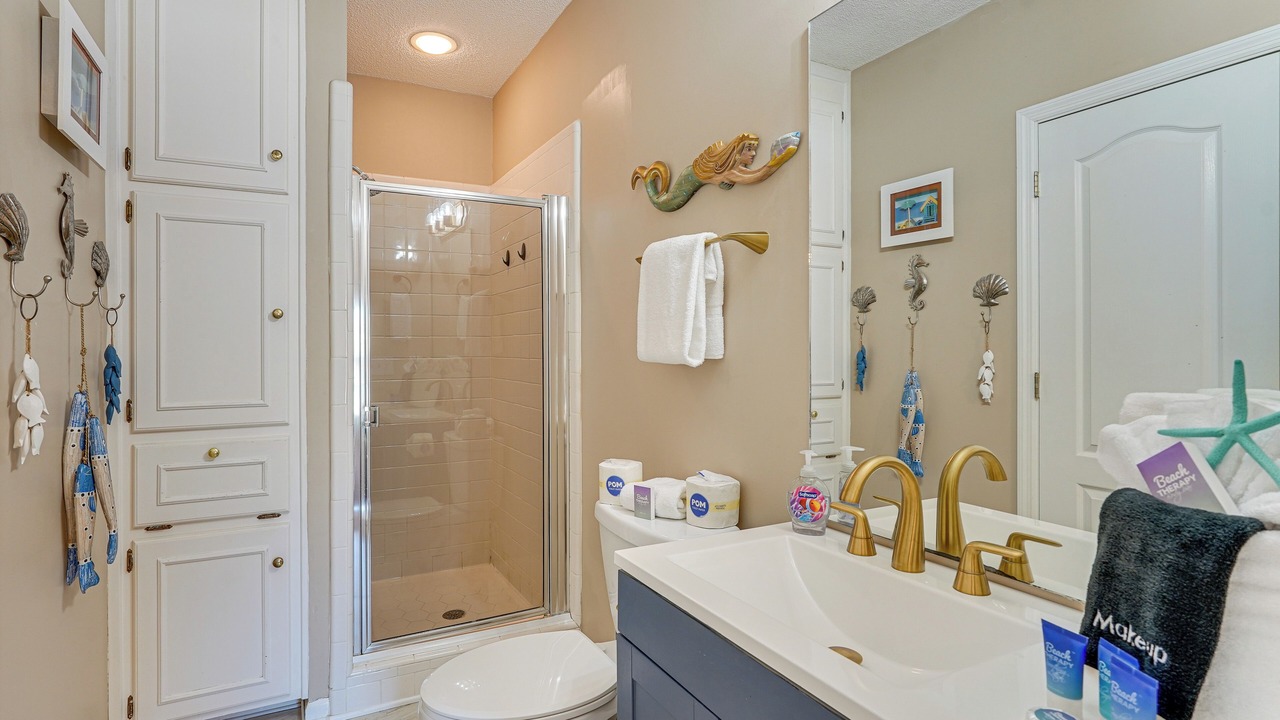 Photo of Bathroom in Summer Breeze