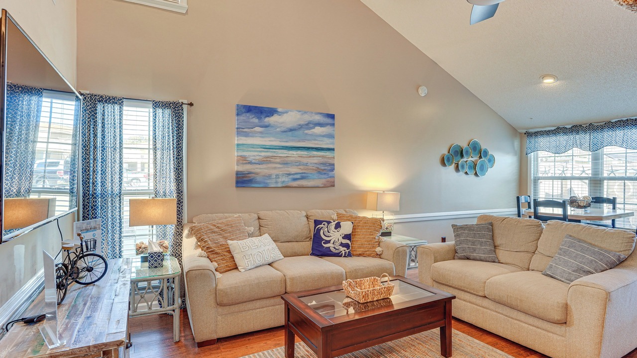 Photo of Livingroom in Summer Breeze