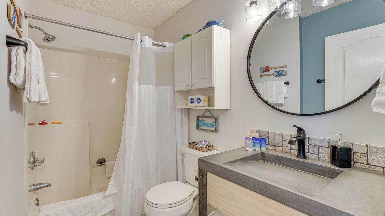 Photo of Bathroom in Summer Breeze