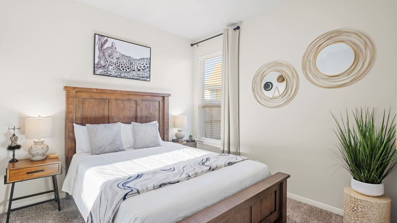 Photo of Bedroom in Leon Junction