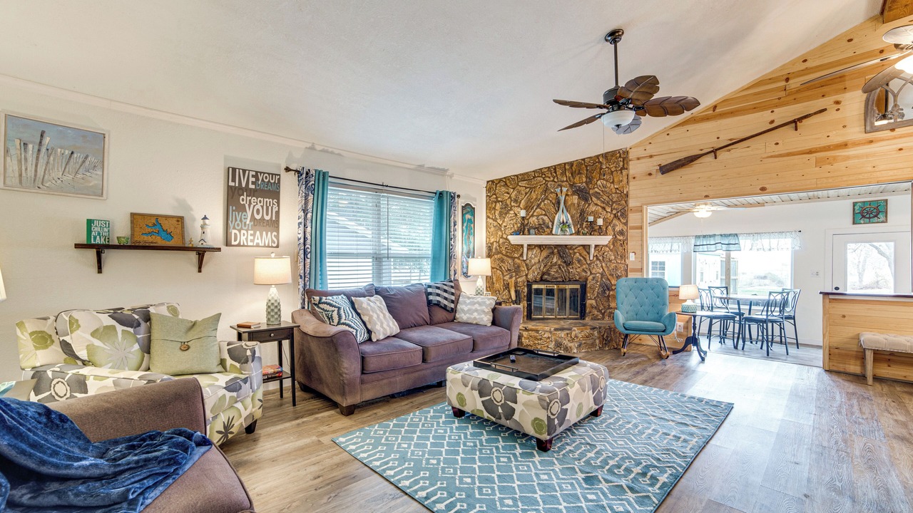 Photo of Livingroom in East Tawakoni