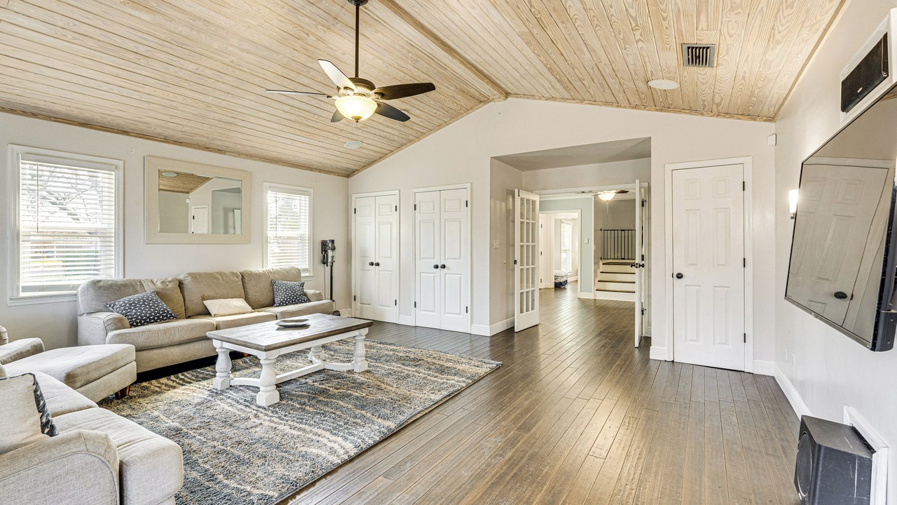 Photo of Livingroom in Lynn Haven