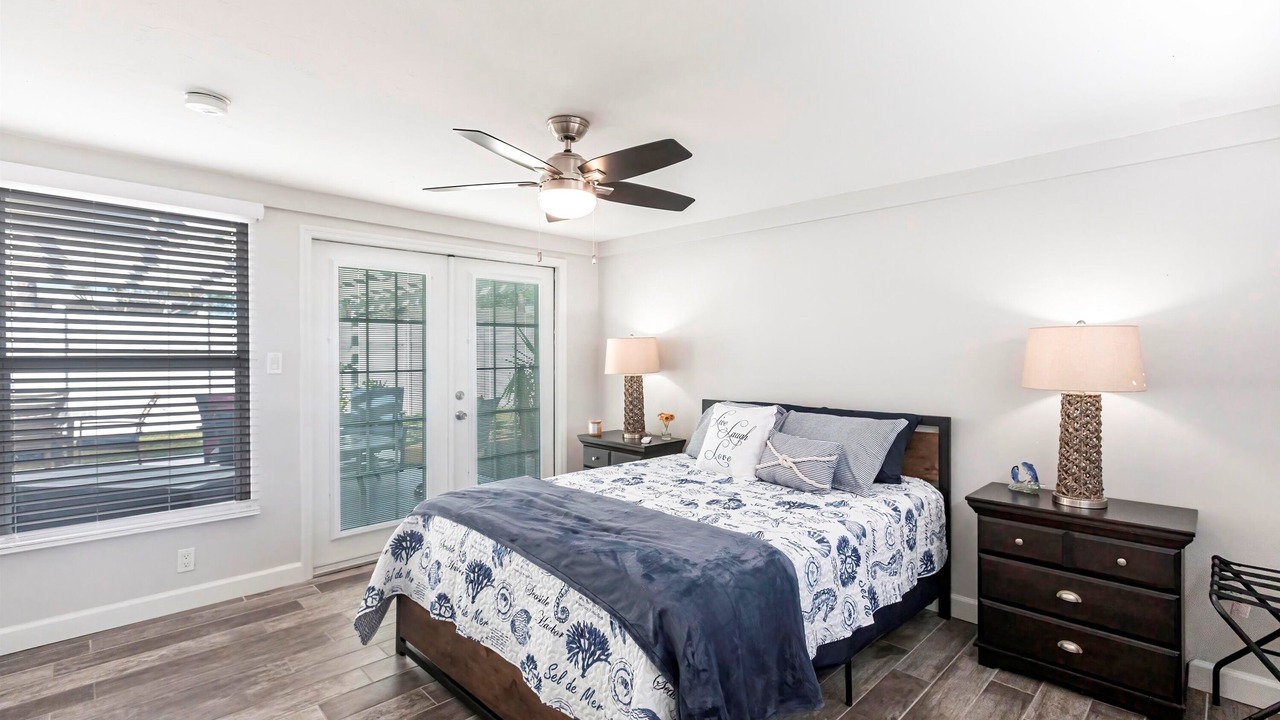 Photo of Bedroom in Gulf Gate Estates