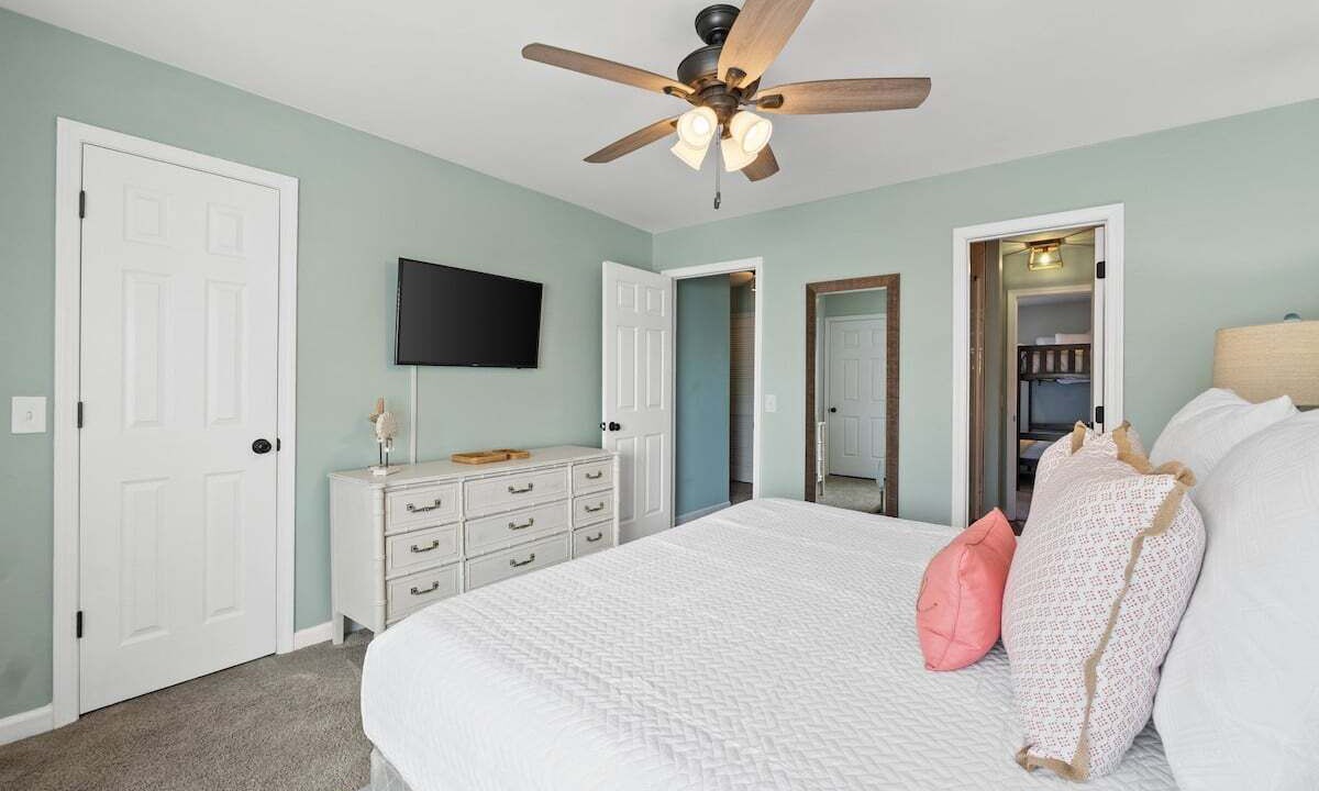 Photo of Bedroom in Crescent Beach