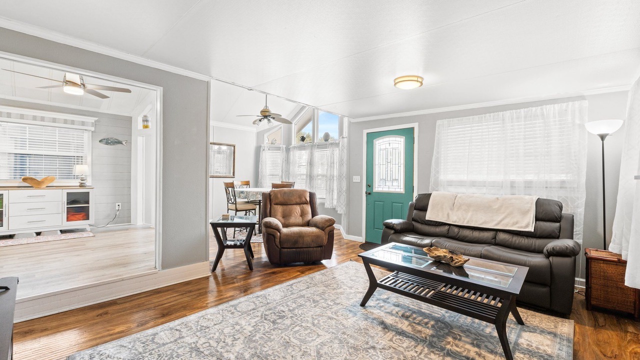 Photo of Livingroom in Upper Grand Lagoon