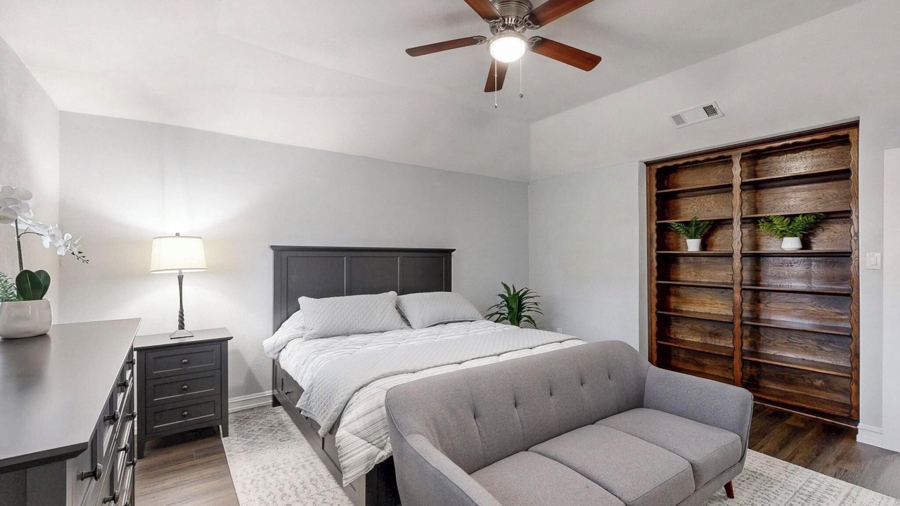 Photo of Bedroom in Southwest Arlington