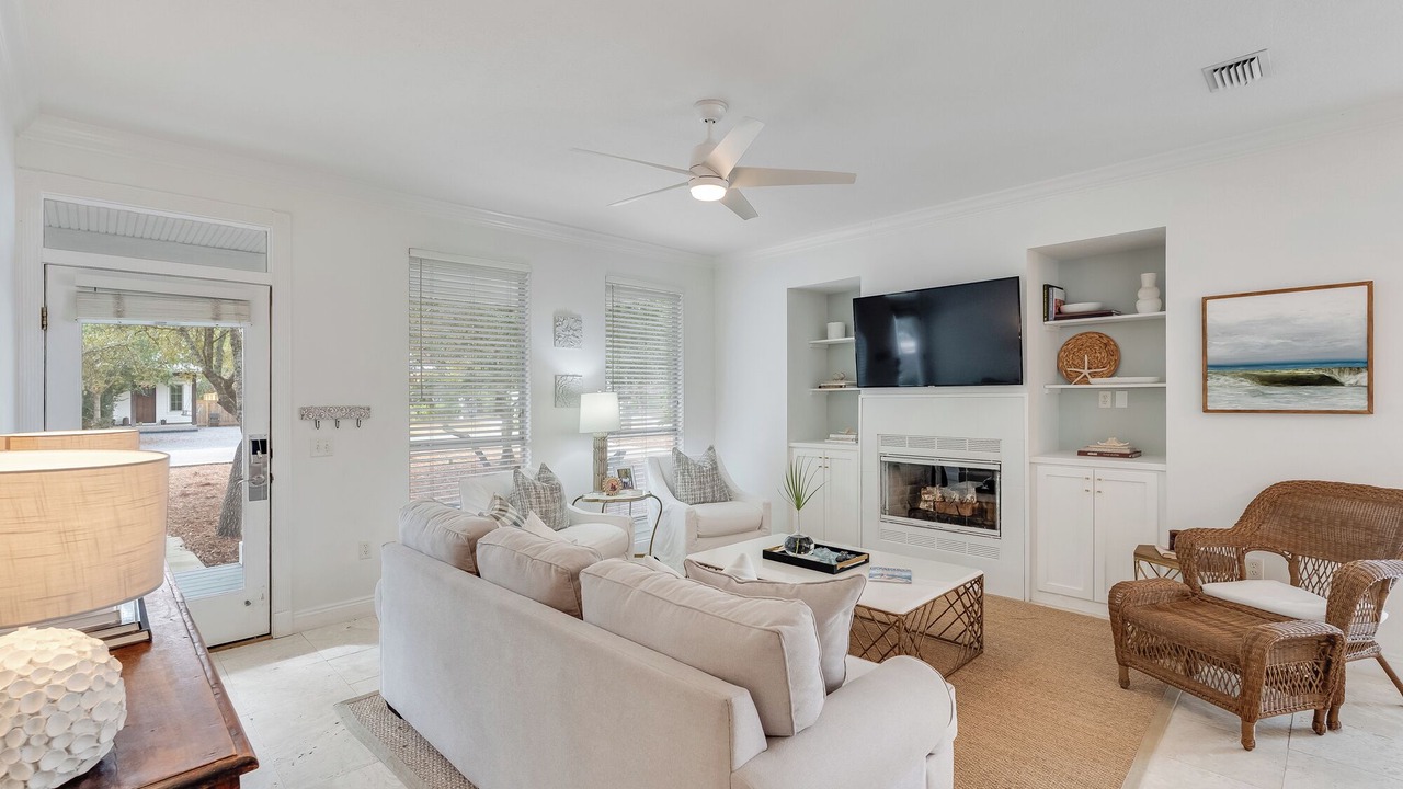 Photo of Livingroom in White's Gulfview