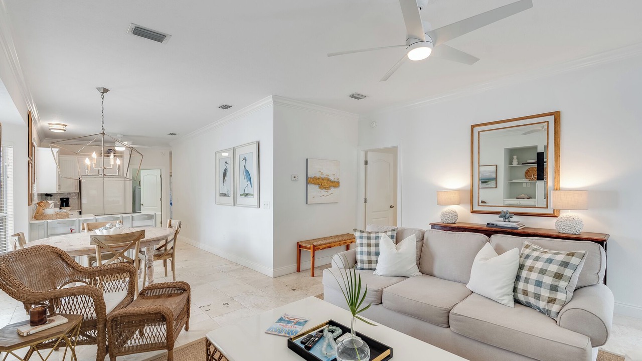 Photo of Livingroom in White's Gulfview