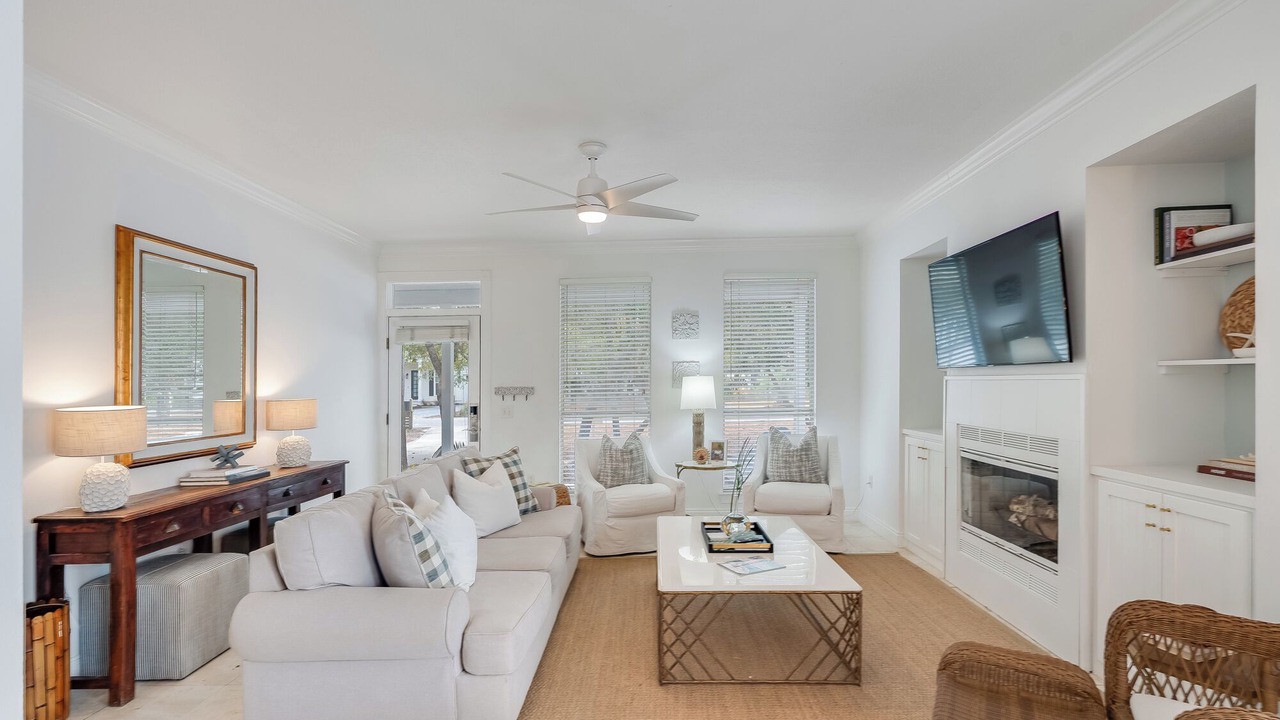 Photo of Livingroom in White's Gulfview