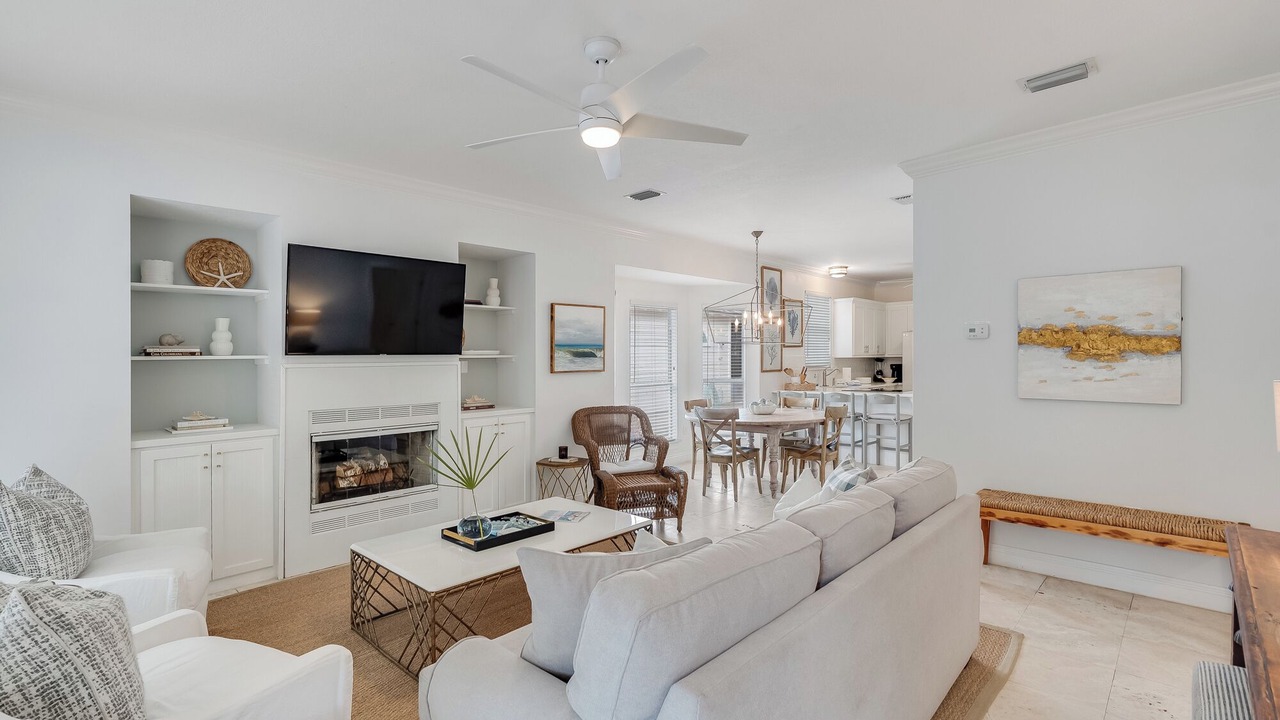 Photo of Livingroom in White's Gulfview