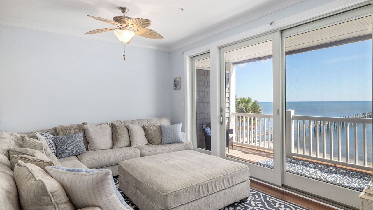 Photo of Livingroom in Carrabelle