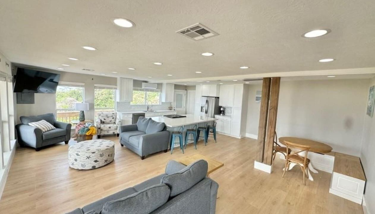 Photo of Livingroom in Lakeview  Jefferson County