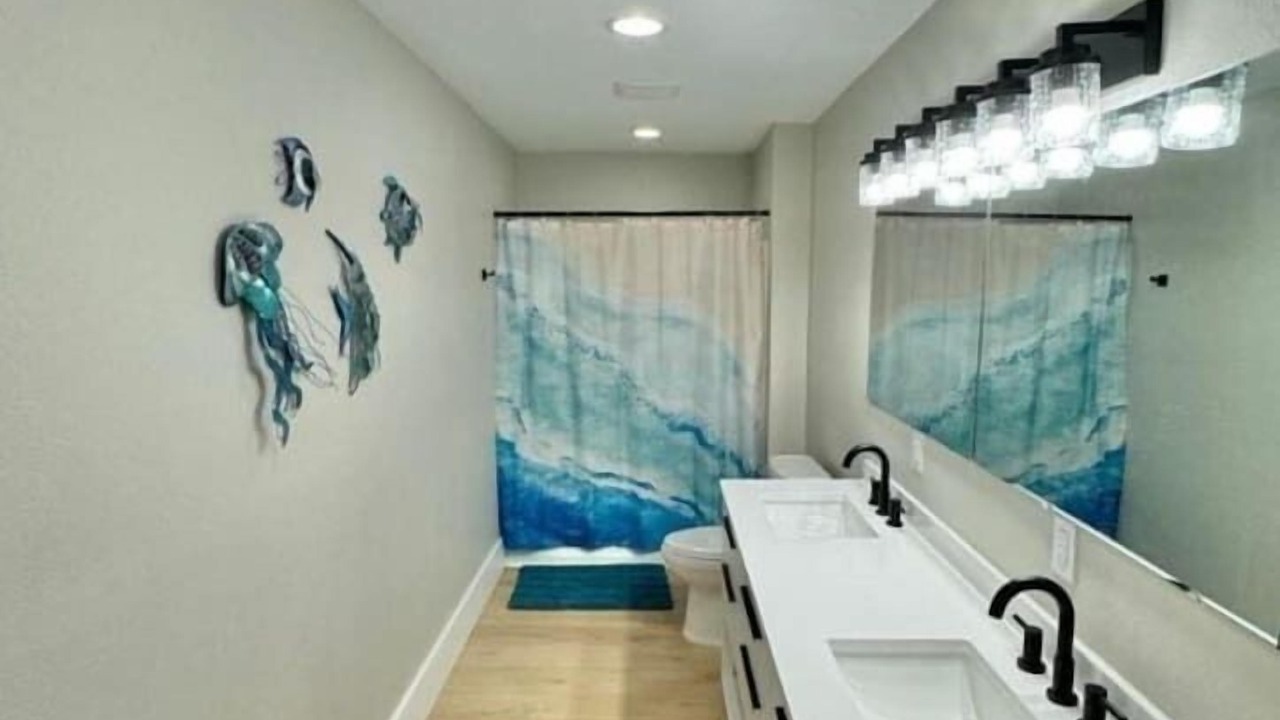 Photo of Bathroom in Lakeview  Jefferson County