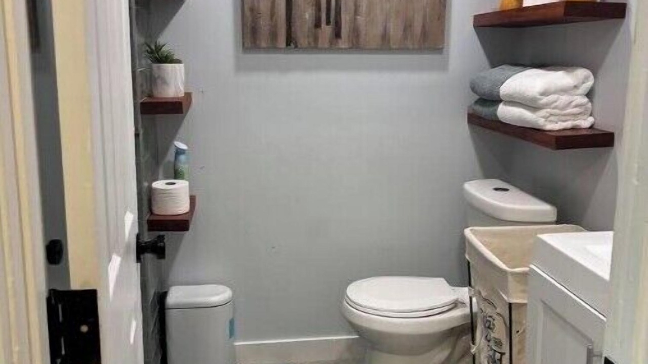 Photo of Bathroom in Kenner - Louis Armstrong International Airport