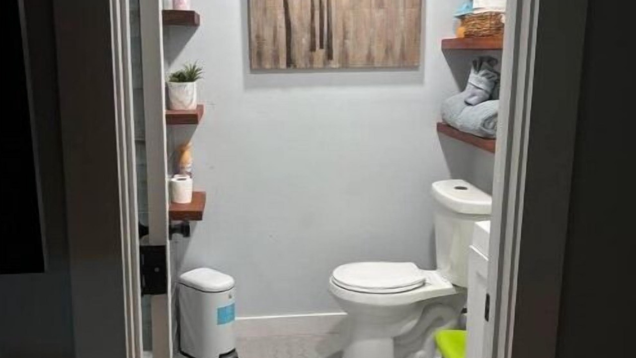 Photo of Bathroom in Kenner - Louis Armstrong International Airport